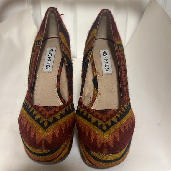 Steve Madden Pammy Aztec Wedge Heels - Picture 3 of 7